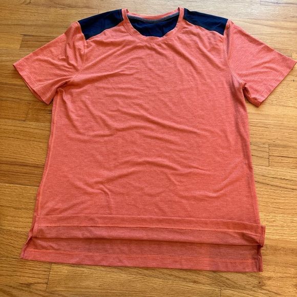 Lululemon active wear t shirt Sz Medium - Picture 1 of 12